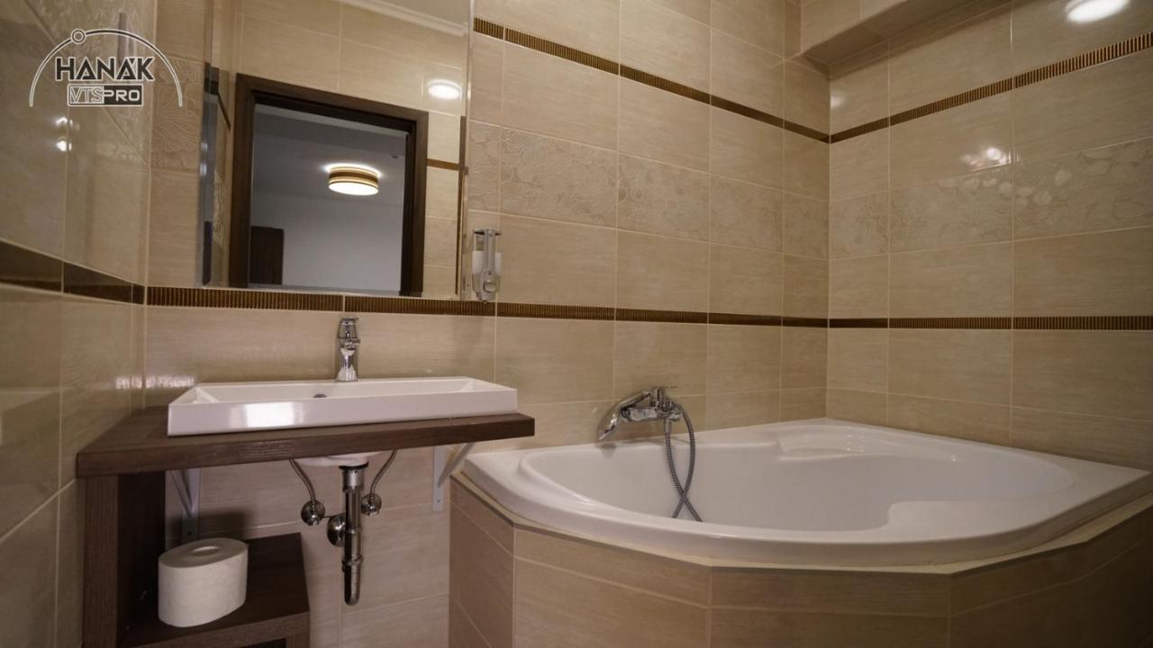 Hotel Irisz Nyíregyháza Extérieur photo