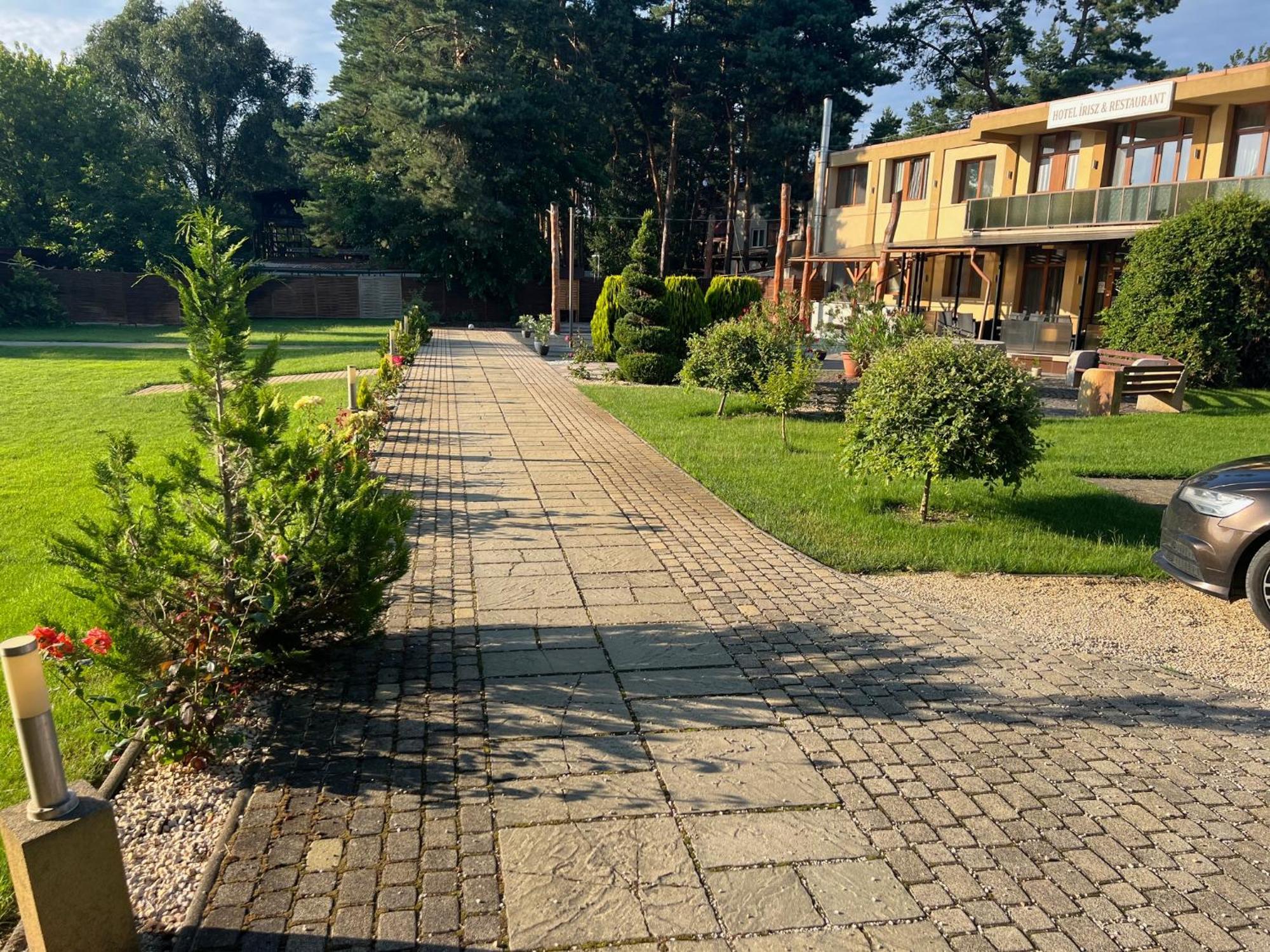 Hotel Irisz Nyíregyháza Extérieur photo