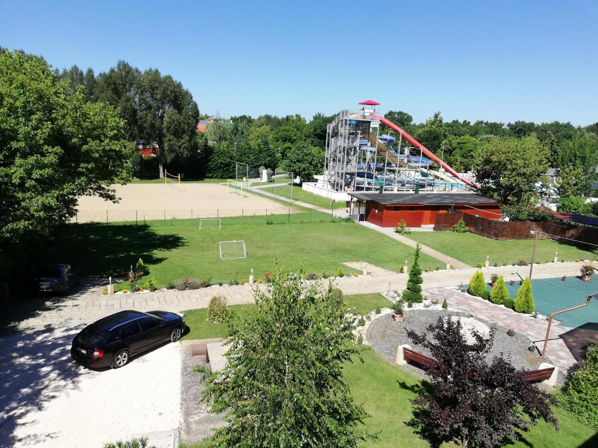 Hotel Irisz Nyíregyháza Extérieur photo