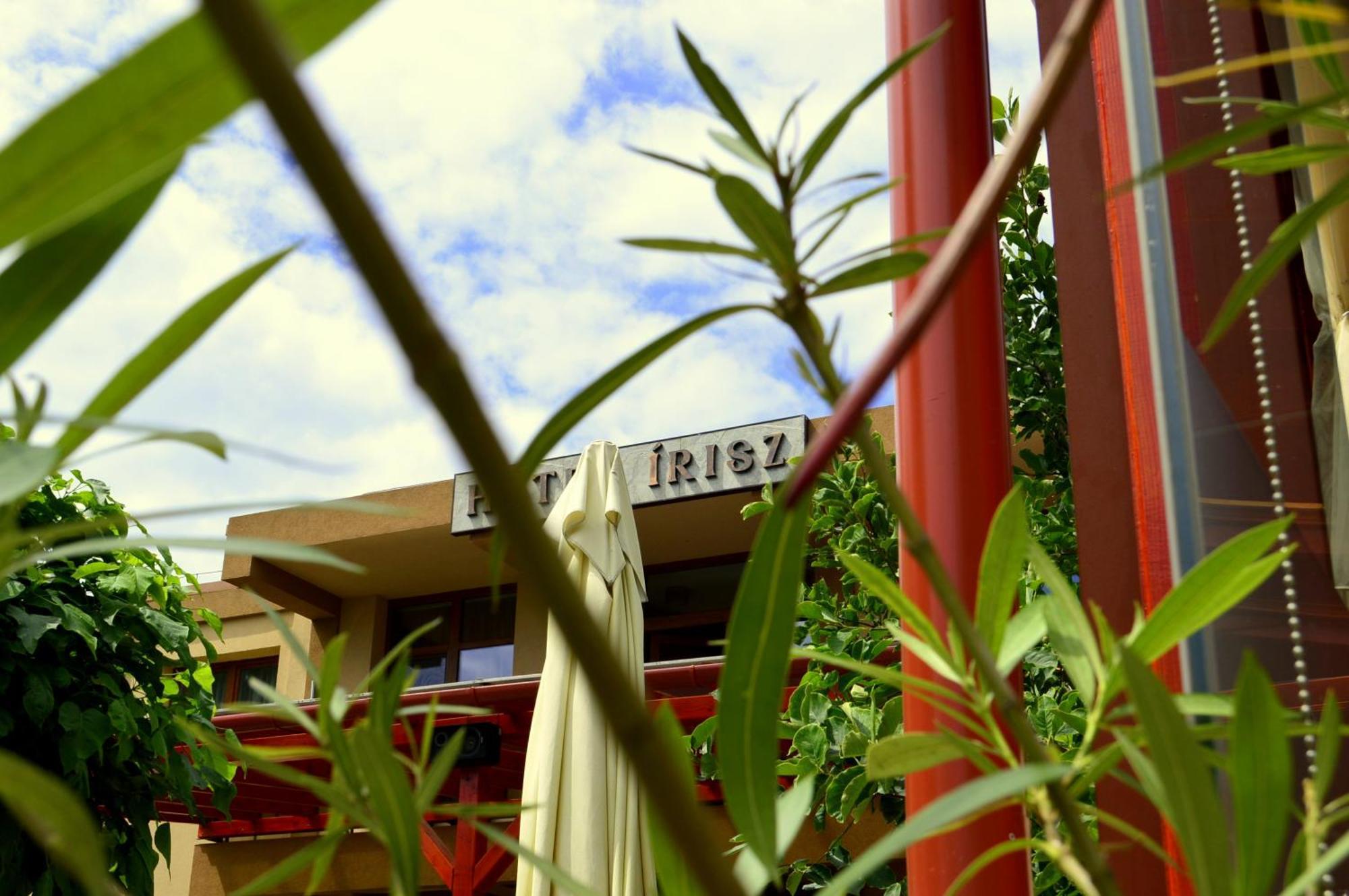 Hotel Irisz Nyíregyháza Extérieur photo