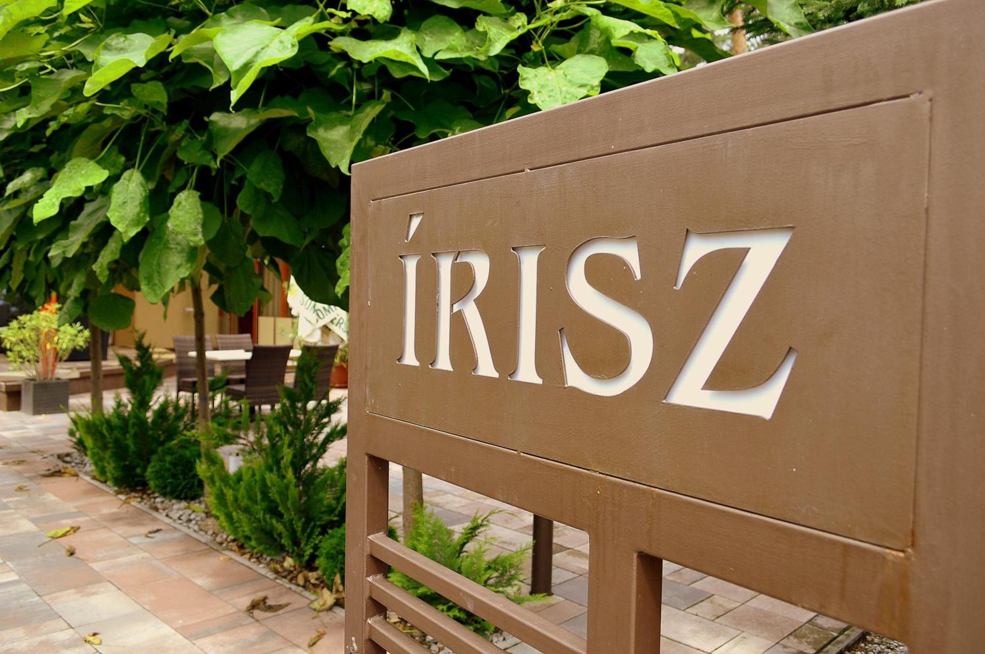 Hotel Irisz Nyíregyháza Extérieur photo