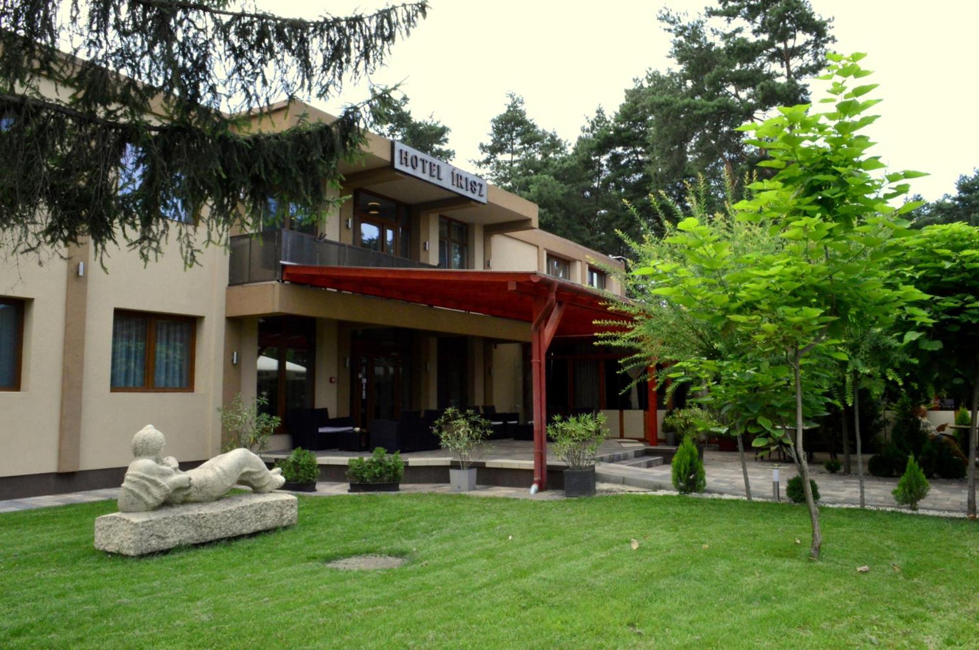 Hotel Irisz Nyíregyháza Extérieur photo