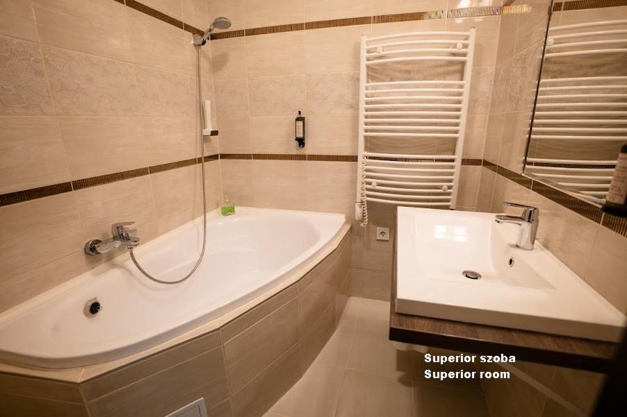 Hotel Irisz Nyíregyháza Extérieur photo