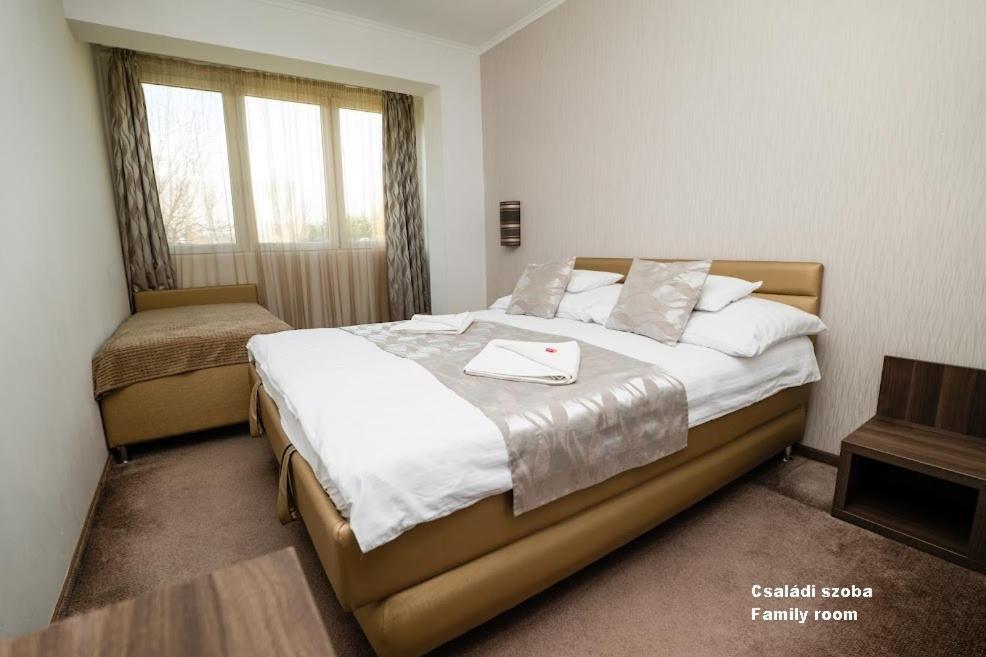 Hotel Irisz Nyíregyháza Extérieur photo