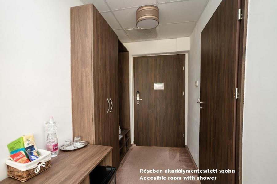 Hotel Irisz Nyíregyháza Extérieur photo