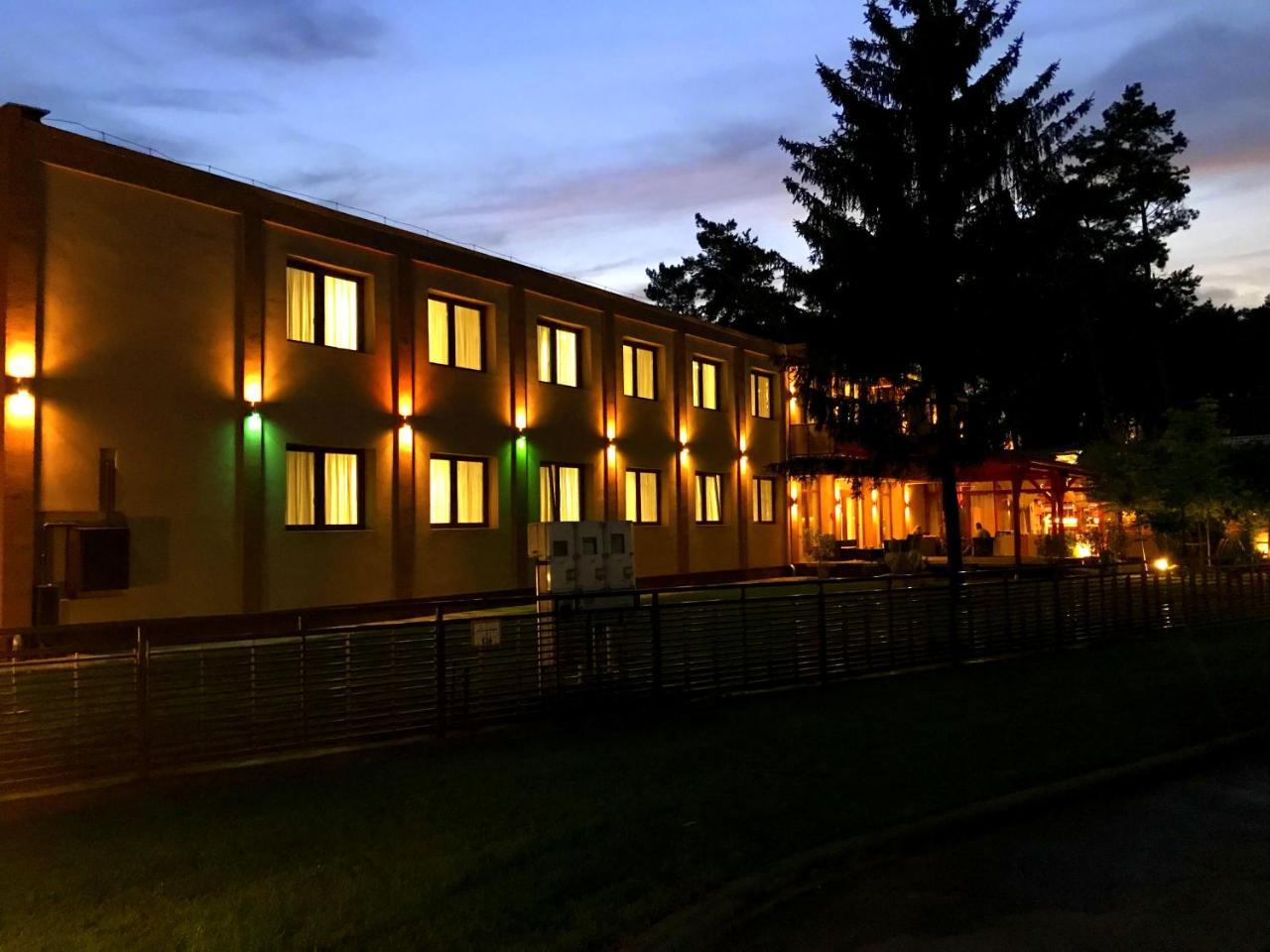 Hotel Irisz Nyíregyháza Extérieur photo