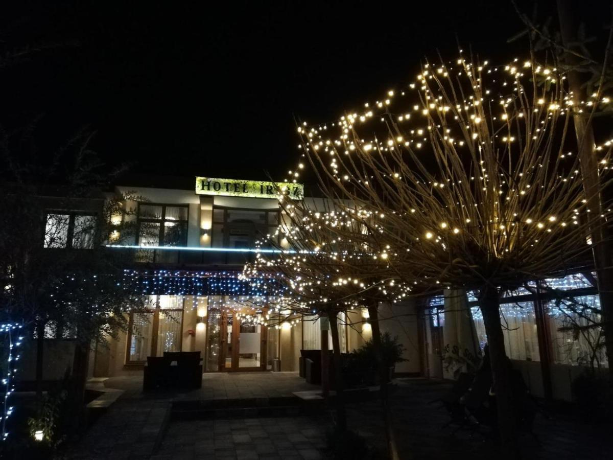 Hotel Irisz Nyíregyháza Extérieur photo
